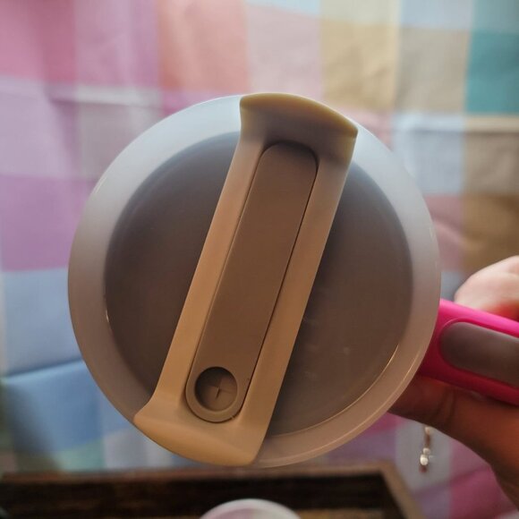 Hot Pink Metal Insulated 40 fl oz tumbler - Picture 3 of 4